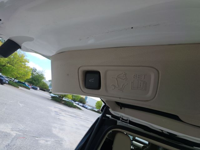 Used 2020 White Lincoln Reserve image 26