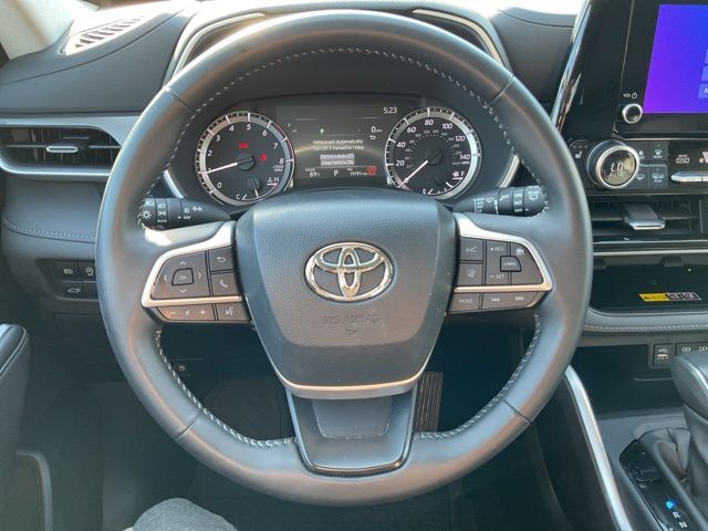 Used 2025 Toyota Highlander SUV