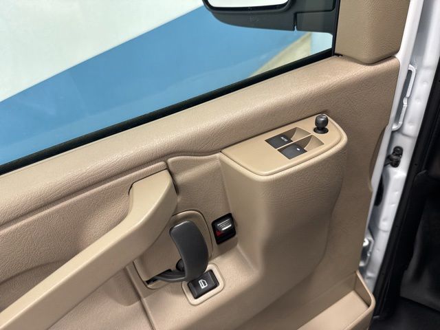 New 2026 Summit White Chevrolet Work Van image 15