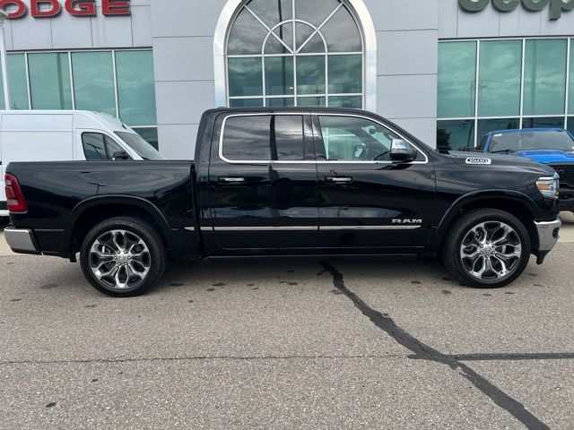 2022 Ram 1500 Limited - Diamond Black exterior view 5