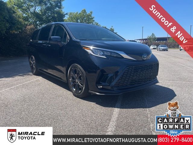 2023 Toyota Sienna XSE 7-Passenger Hybrid FWD's photo
