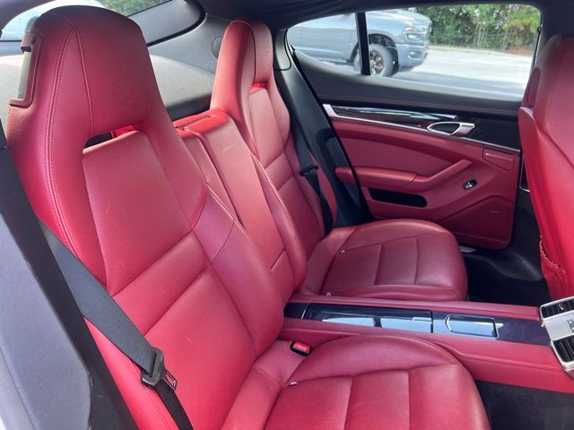 2016 Porsche Panamera 4