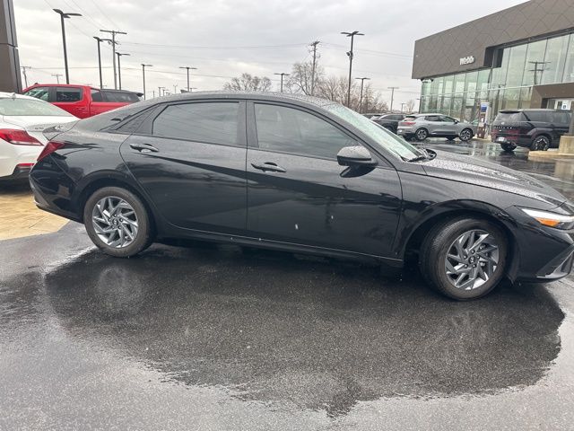 Used 2024 Black Hyundai SEL image 22
