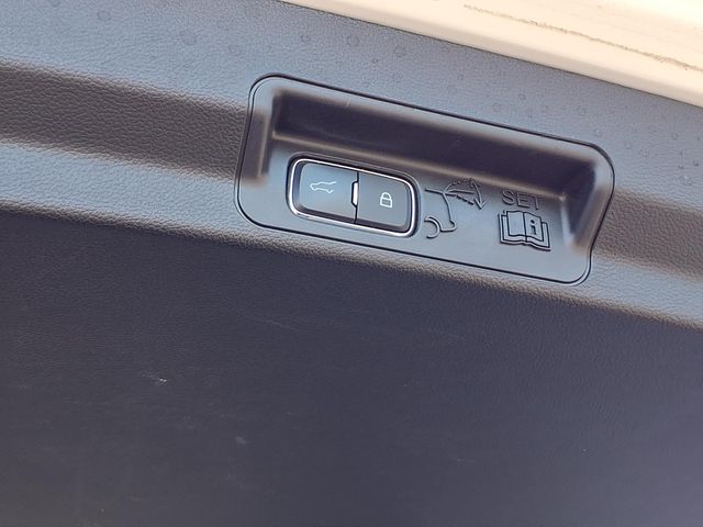 2023 Ford Explorer - Image 22