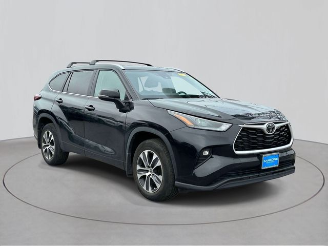 Midnight Black 2024 Toyota Highlander SUV / Crossover All-Wheel Drive 8-Speed Automatic