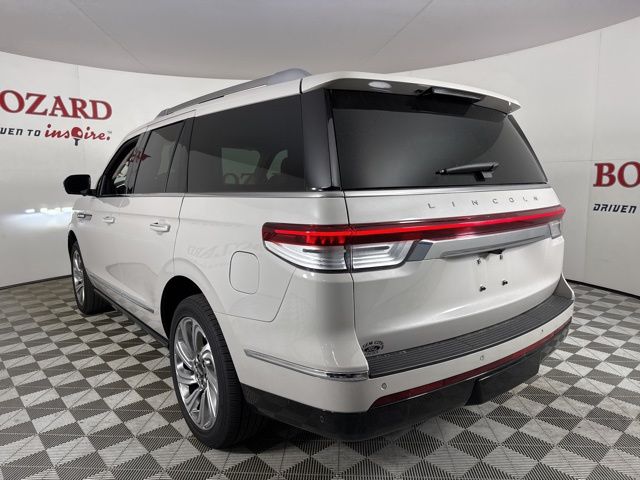 2024 Ceramic Pearl Metallic Tri-Coat Lincoln Navigator Premiere 4X4 SUV