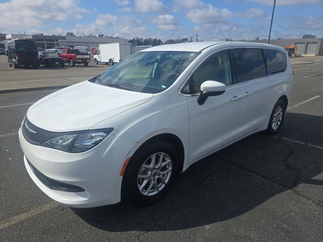 2022 Chrysler Voyager LX FWD