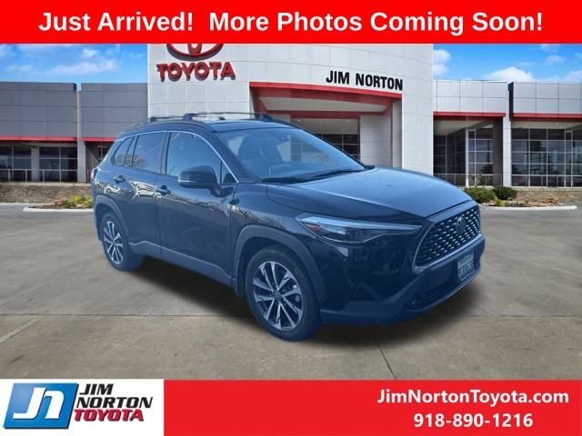 2022 Toyota Corolla Cross XLE's photo