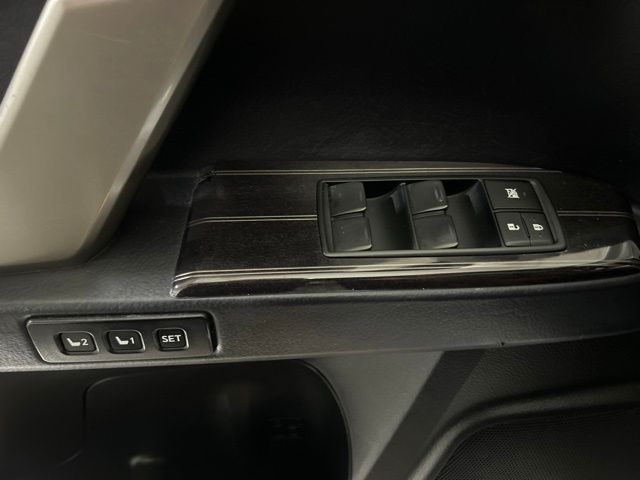 Certified Used 2021  Lexus 460 image 12