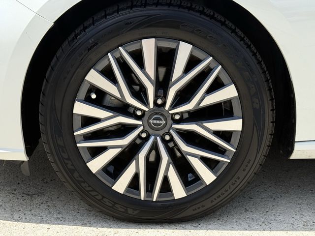 2023 Nissan Altima 2.5 SV White at Emmons Autoplex