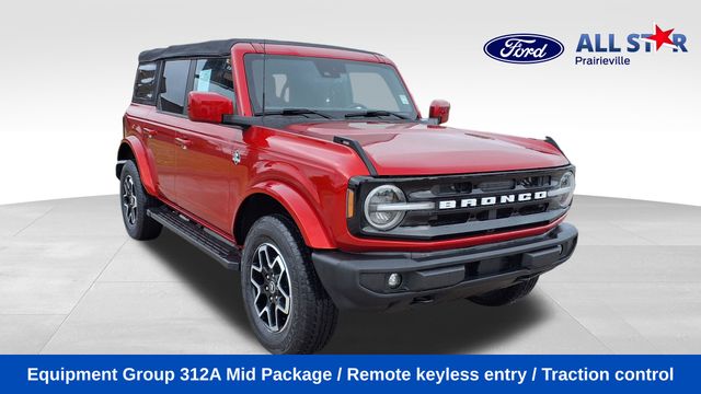 Hot Pepper Red Metallic Tinted Clearcoat 2023 Ford Bronco Outer Banks Advanced 4-Door 4WD SUV / Crossover Four-Wheel Drive Automatic