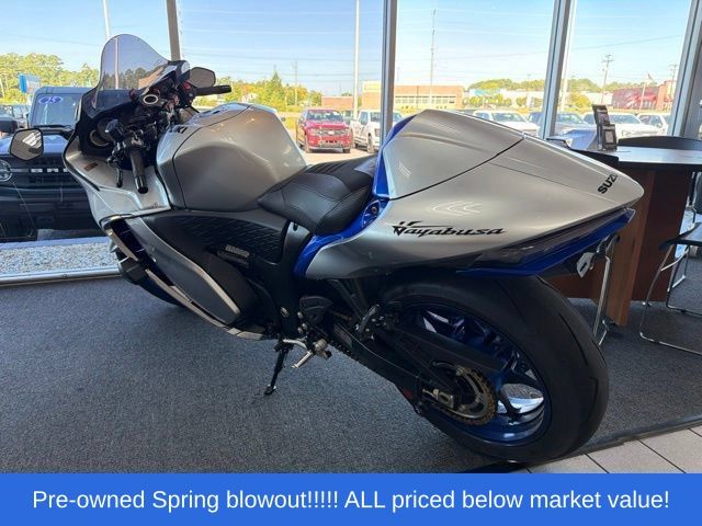Used 2025 Silver Suzuki R image 5