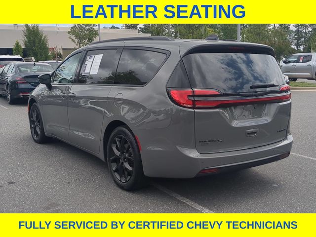 Used 2025 Chrysler Pacifica Van