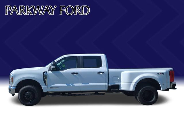 Used 2026 White Ford XL image 2