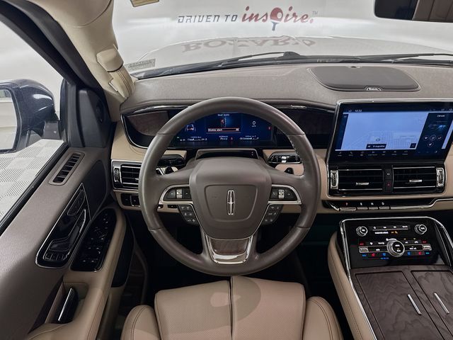 2024 Ceramic Pearl Metallic Tri-Coat Lincoln Navigator Premiere 4X4 SUV