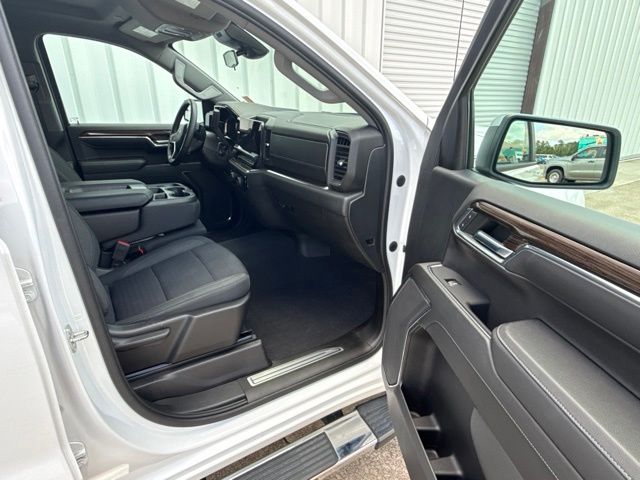 2023 Chevrolet Silverado 1500 LT:L44120A