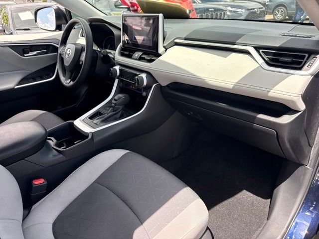 2024 Toyota RAV4 XLE - Photo 15