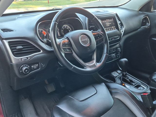 Used 2019 Red Jeep Latitude Plus image 29