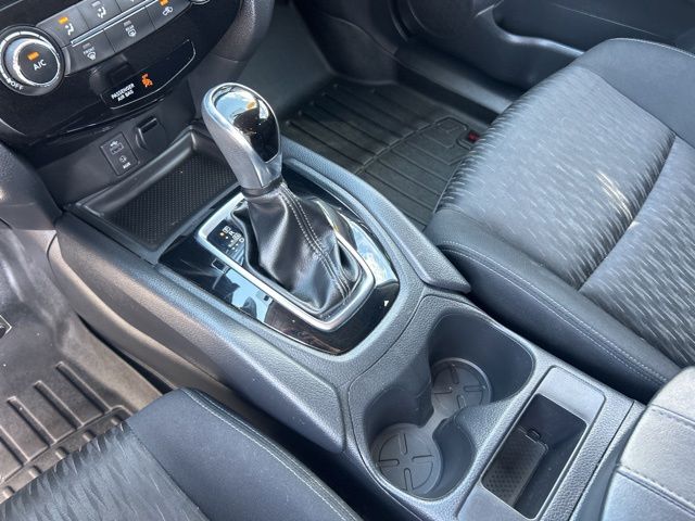 2017 Nissan Rogue S - Photo 25