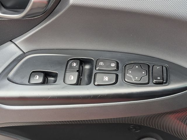 2020 Hyundai Veloster - Image 16