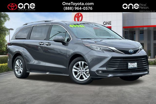 Magnetic Gray Metallic 2025 Toyota Sienna XLE 7-Passenger AWD Minivan All-Wheel Drive Continuously Variable Transmission