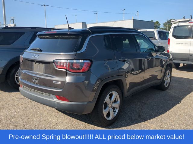 Used 2020 Gray Jeep Latitude image 4