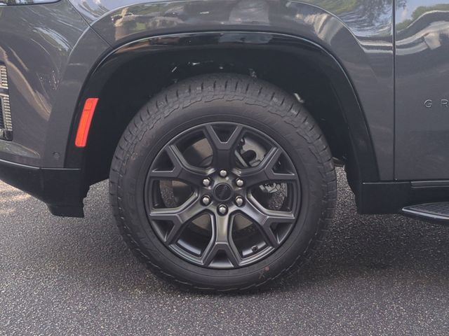 New 2026 Baltic-Gray Metallic Clear-Coat Exterior Paint Jeep Upland image 10
