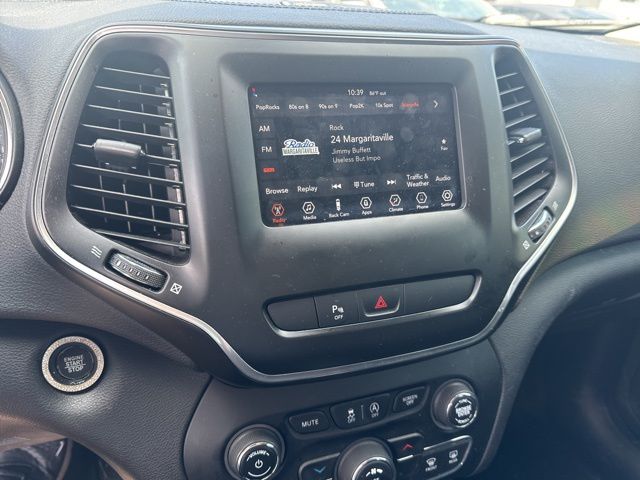 2019 Granite Crystal Metallic Clearcoat Jeep Cherokee Latitude Plus FWD SUV