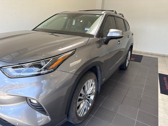 2025 Toyota Highlander Hybrid Platinum  at Toyota of Victoria