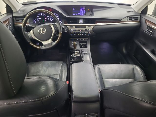 2013 – Lexus – ES