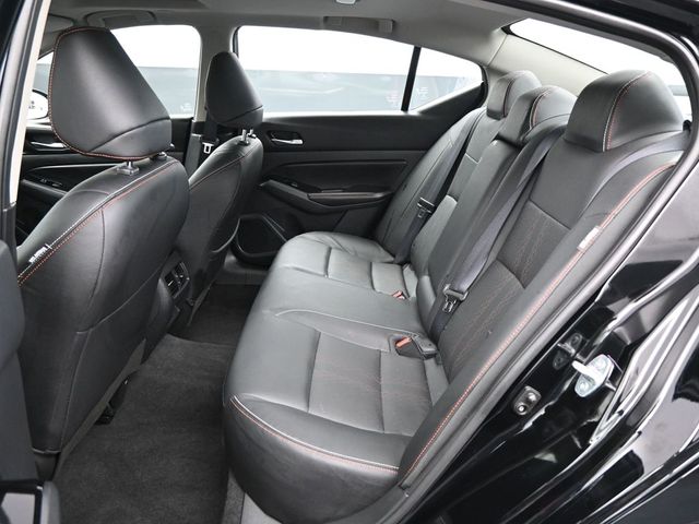 2024 Super Black Clearcoat Nissan Altima 2.0 SR FWD Sedan