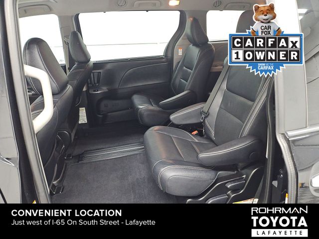 2017 Toyota Sienna SE 29