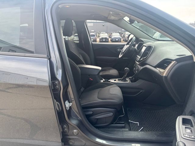 2015 Granite Crystal Metallic Clearcoat Jeep Cherokee Latitude 4X4 SUV