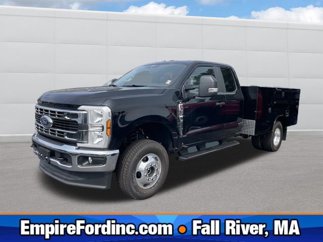 Black Metallic 2025 Ford F-350 Super Duty Chassis Pickup Truck Four-Wheel Drive Automatic