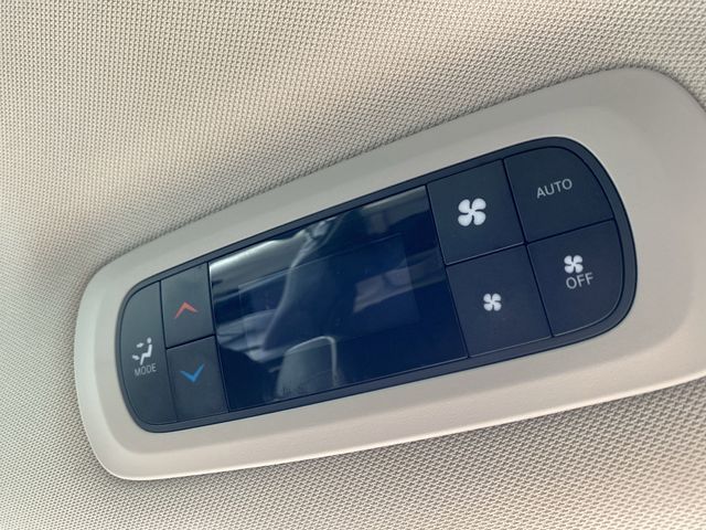 2023 Chrysler Pacifica Limited photo