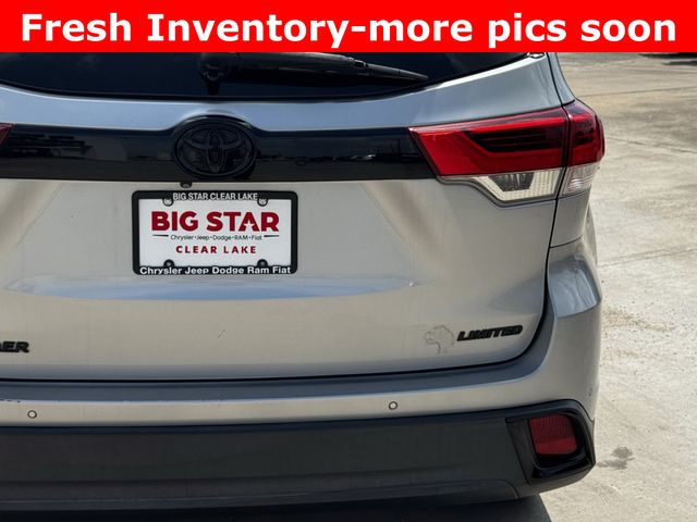2019 Toyota Highlander Limited Platinum Silver at River Oaks CDJR