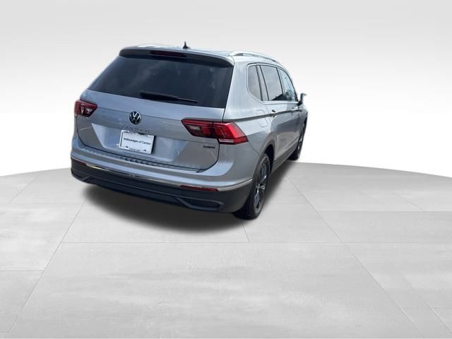 2024 Volkswagen Tiguan 2.0T SE photo
