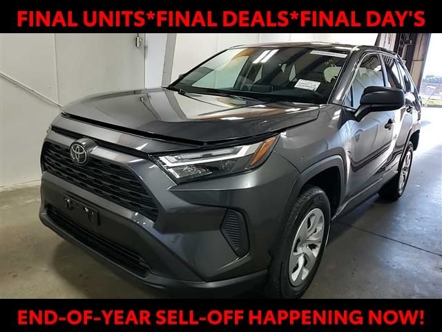 2024 Toyota RAV4 LE's photo
