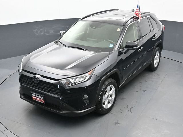 2019 Toyota RAV4 XLE 38