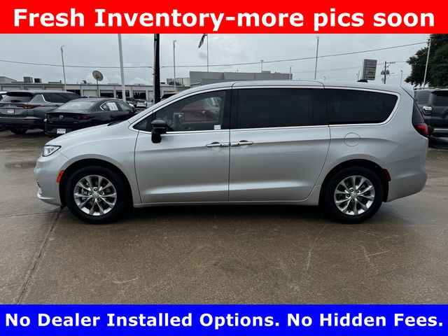 2026 Chrysler Pacifica Limited Silver at Mac Haik CDJR North Houston