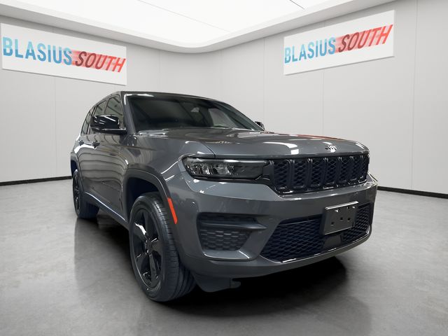 2023 Jeep Grand Cherokee Altitude 4WD