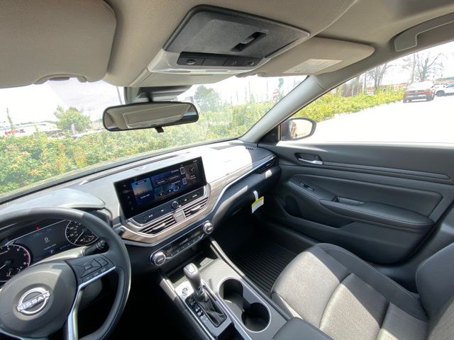 2025 Nissan Altima 2.5 SV photo 9