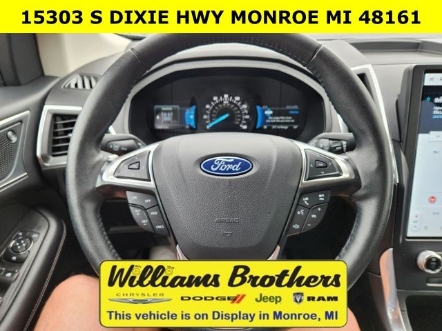 2024 Ford Edge Titanium - Silver Metallic exterior view 9