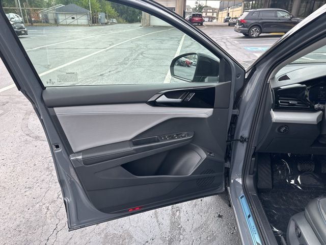 2024 Volkswagen Taos 1.5T SE photo