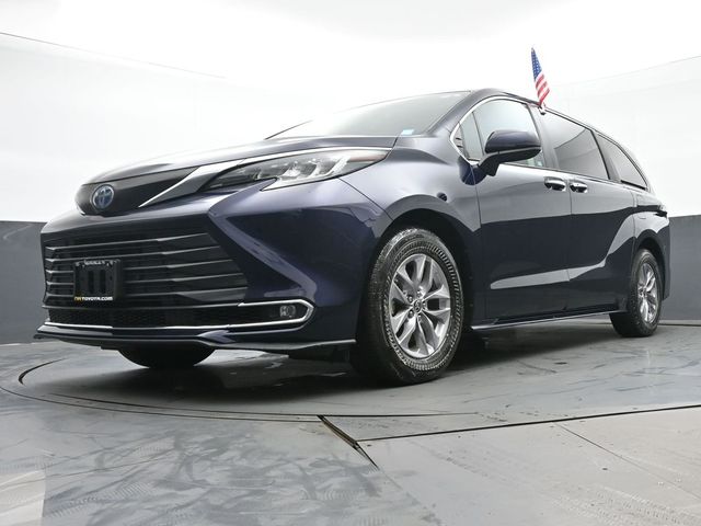 2022 Toyota Sienna XLE 38