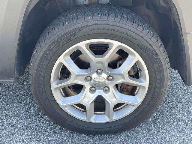 2017 Alpine White Jeep Renegade Latitude 4X4 SUV