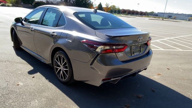 2022 Toyota Camry SE 6