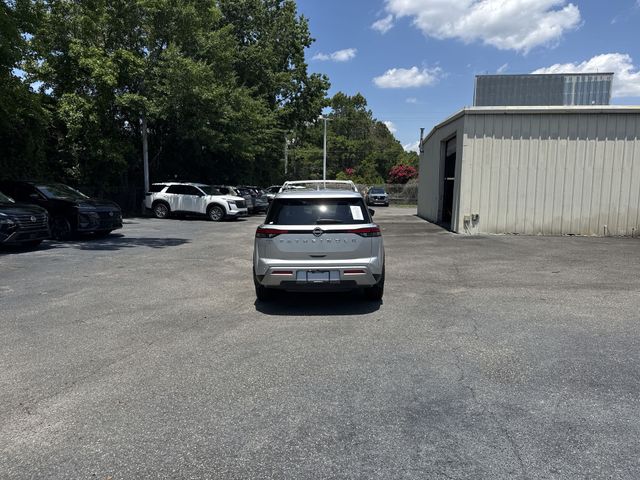 Used 2023 Silver Nissan SL image 6