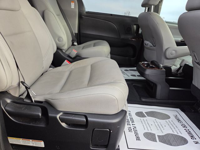 2019 Toyota Sienna XLE Auto Access Seat