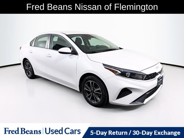 Snow White Pearl 2023 Kia Forte LXS FWD Sedan Front-Wheel Drive Continuously Variable Transmission